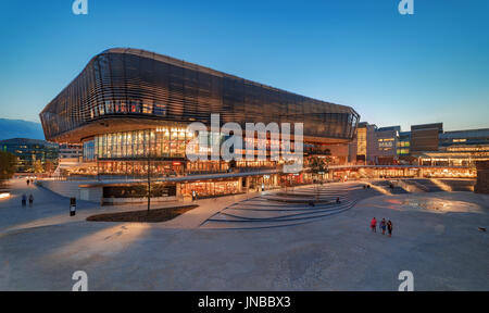 Il Westquay & filigrana WestQuay sviluppo nel centro di Southampton al crepuscolo Foto Stock