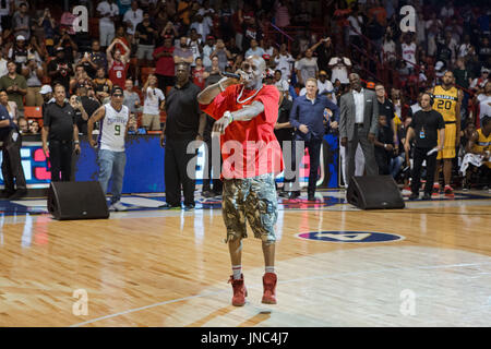 Il rapper dmx rende il contatto visivo fotocamera mentre egli esegue a metà tempo durante il gioco #4 big3 settimana 5 3-in-3 torneo uic pavilion luglio 23,2017 chicago, illinois. Foto Stock