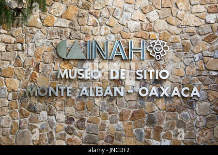 Monte Alban, resti della civiltà zapoteco, Oaxaca, Messico Foto Stock