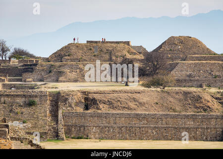 Monte Alban, resti della civiltà zapoteco, Oaxaca, Messico Foto Stock