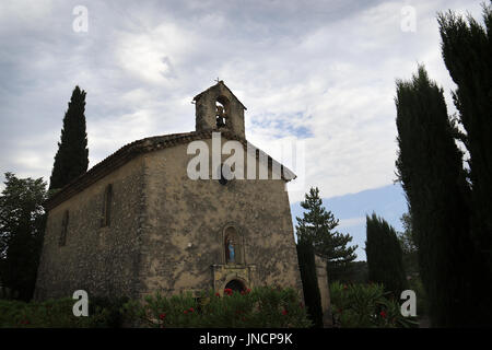 Una chiesetta di campagna in Provenza, Francia. Foto Stock