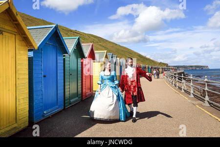 Paolo Eryk Atlas e Sha'ori Morris frequentare la Whitby Steampunk Weekend a Whitby, Yorkshire. Foto Stock