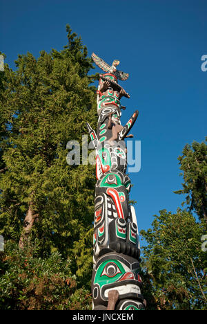 Il totem pole a Stanley Park, Vancouver, British Columbia, Canada Foto Stock