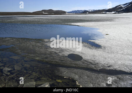 Ice-covered lake - Arctic Norway Foto Stock