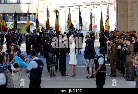 Il Duca e la Duchessa di Cambridge all'Ultimo Post cerimonia di Menin Gate per il centenario di Passchendaele, la terza battaglia di Ypres, in Ypres, Belgio Foto Stock