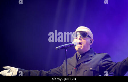 Lulworth Castle, Dorset, Regno Unito. 29 Luglio, 2017. Holly Johnson esegue sul palco del castello a Camp Bestival 2017. Credito: David Partridge/Alamy Live News Foto Stock