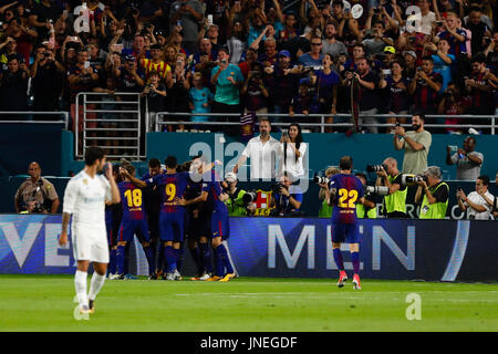 Gerard Pique Bernabeu (3) FC Barcellona il giocatore celebra il (2,3) dopo il suo punteggio del team obiettivo. INTERNATIONAL Champions Cup tra Real Madrid vs FC Barcellona match amichevole al Hard Rock Stadium (Miami), Florida, USA, luglio 30, 2017 . Foto Stock