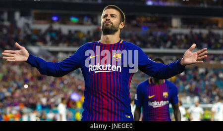 Gerard Pique Bernabeu (3) FC Barcellona il giocatore celebra il (2,3) dopo il suo punteggio del team obiettivo. INTERNATIONAL Champions Cup tra Real Madrid vs FC Barcellona match amichevole al Hard Rock Stadium (Miami), Florida, USA, luglio 30, 2017 . Foto Stock