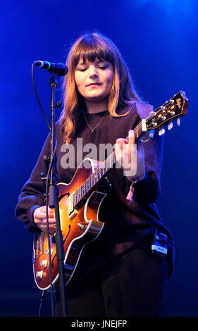 Lulworth, Dorset, Regno Unito. 29 Luglio, 2017. Camp Bestival il Giorno 3 - cantante britannico songwriter Alice Jemina effettuando al Camp Bestival, Lulworth, Dorset 29 luglio 2017, UK Credit: DFP/fotografica Alamy Live News Foto Stock