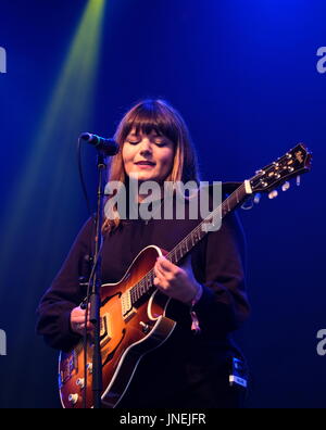 Lulworth, Dorset, Regno Unito. 29 Luglio, 2017. Camp Bestival il Giorno 3 - cantante britannico songwriter Alice Jemina effettuando al Camp Bestival, Lulworth, Dorset 29 luglio 2017, UK Credit: DFP/fotografica Alamy Live News Foto Stock