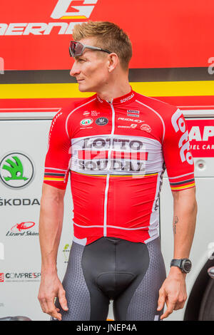 Londra, Regno Unito. Il 30 luglio, 2017. Andre Greipel GER di Lotto Sudal - l'inizio di Prudential Ride Londra Surrey Classic in sfilata delle Guardie a Cavallo del credito di Londra: Guy Bell/Alamy Live News Foto Stock