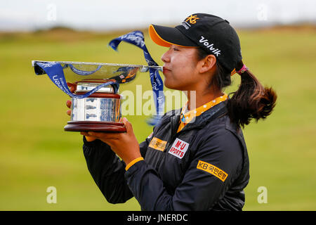 Irvine, Scotland, Regno Unito. Il 30 luglio, 2017. Per il quarto giorno di Aberdeen Asset Management Open Golf Championship, la concorrenza è stata segnata da forti gusty condizioni di vento. HYANG MI LEE, dalla Corea iniziato il giorno 6 scatti dietro il leader, giocato a golf eccezionali e finito il vincitore da un punteggio totale per la concorrenza di 6 sotto oltre i 4 giorni. Credito: Findlay/Alamy Live News Foto Stock