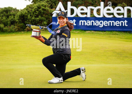 Irvine, Scotland, Regno Unito. Il 30 luglio, 2017. Per il quarto giorno di Aberdeen Asset Management Open Golf Championship, la concorrenza è stata segnata da forti gusty condizioni di vento. HYANG MI LEE, dalla Corea iniziato il giorno 6 scatti dietro il leader, giocato a golf eccezionali e finito il vincitore da un punteggio totale per la concorrenza di 6 sotto oltre i 4 giorni. Credito: Findlay/Alamy Live News Foto Stock