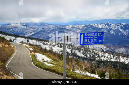 Autostrada sul Monte Iwate nel Tohoku, Giappone. Mt Iwate (2.038 m) è la montagna più alta di Iwate e è uno dei Giappone 100 più belle montagne. Foto Stock