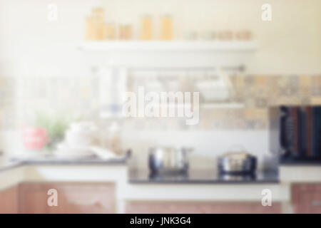 Immagine sfocata di moderna cucina interna per lo sfondo Foto Stock