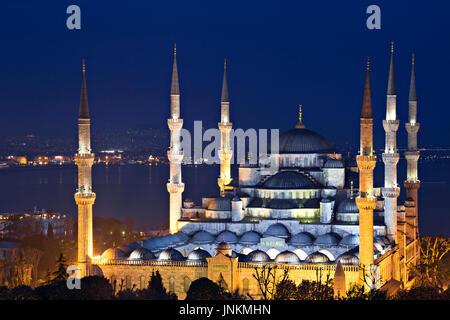 La Moschea Blu a lui twilight ad Istanbul in Turchia. Foto Stock