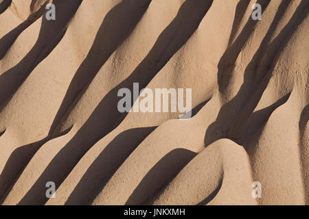 Ceneri vulcaniche formazioni guardando come dune di sabbia in Cappadocia, Turchia. Foto Stock