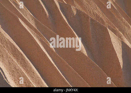 Ceneri vulcaniche formazioni guardando come dune di sabbia in Cappadocia, Turchia. Foto Stock