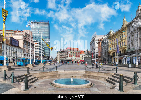 Il Ban Jelacic square è la piazza centrale della capitale croata. Si trova nella parte inferiore della città (donji grad) da Zagreb, Croazia, Europa Foto Stock