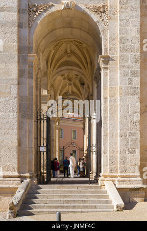 Sassari Sardegna cattedrale, vista dell'interno del portico in stile barocco del Duomo (Cattedrale di San Nicola) nella provincia di Sassari, Sardegna. Foto Stock