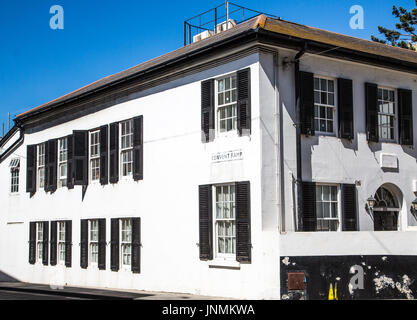 Vecchio nero e bianco edificio su Gibilterra sulla rampa del convento Foto Stock