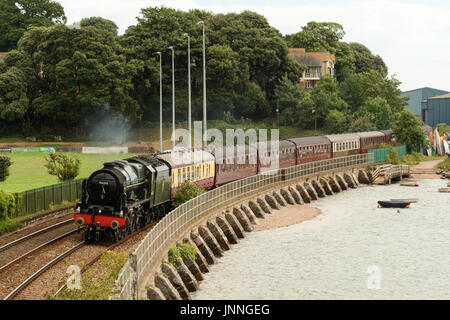 Locomotiva a vapore 46100 Royal Scot traina la Royal Ducato treno passato porto Teignmouth South Devon UK 30 luglio 2017 Foto Stock