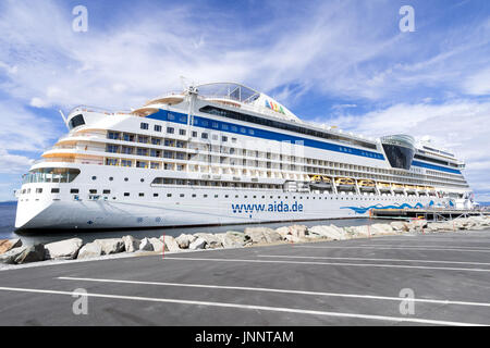 AIDAsol a crociera Pier 68. AIDAsol è una classe di Sphinx nave da crociera costruita al cantiere navale Meyer Werft per AIDA Cruises, uno dei dieci marchi di proprietà di Carnival Corporation Foto Stock