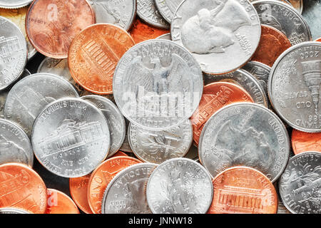 Extreme close up foto del dollaro degli Stati Uniti monete, profondità di campo. Foto Stock