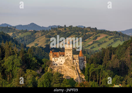 Il Castello di Dracula nella crusca di sunrise Foto Stock