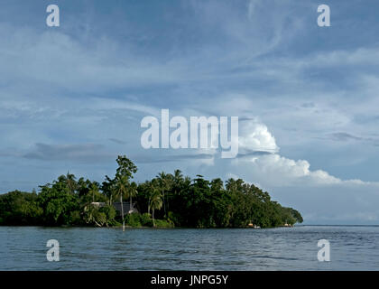 Uepi Island Resort in Marovo Lagoon, Sito del Patrimonio Mondiale nelle Isole Salomone Foto Stock