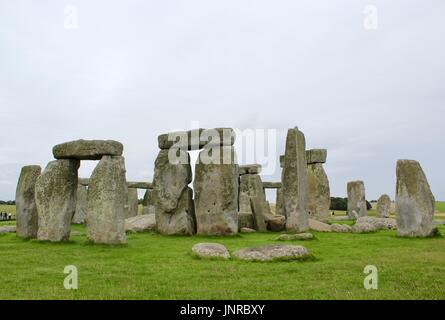 Stonehenge su un nuvoloso daycloudy Foto Stock