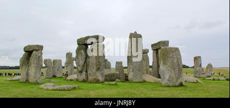 Stonehenge su un nuvoloso daycloudy Foto Stock