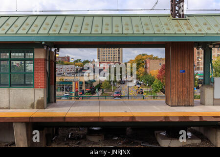 A 53rd Street Hyde Park Metra stazione in Chicago, IL, Stati Uniti d'America. Foto Stock