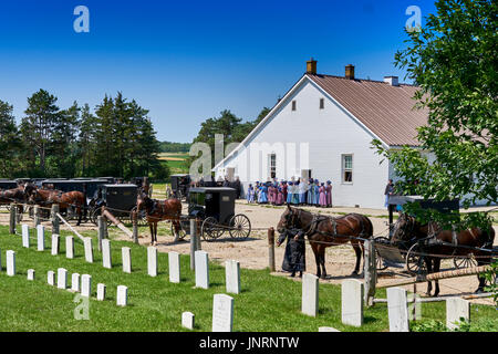 Chiesa Amish con cavallo e Buggy Foto Stock