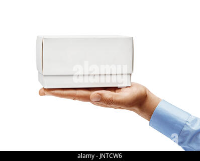 Mano d'uomo in una camicia di contenimento nella casella bianca isolata su sfondo bianco. Close up. Alta risoluzione Foto Stock