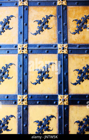 Dettaglio della decorazione della porta sul Neues Rathaus, Monaco di Baviera, Germania Foto Stock