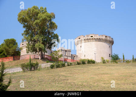 Vista della torre del Castello Tramontano di Matera, Basilicata, Italia Foto Stock
