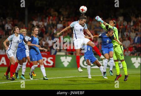 L'Inghilterra del Jodie Taylor fa un tentativo di obiettivo durante il femminile UEFA EURO 2017 quarti di finale corrisponde al Stadion De Adelaarshorst, Deventer. Foto Stock