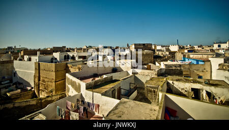 Vista sui tetti del centro storico di Essauira in Marocco Foto Stock