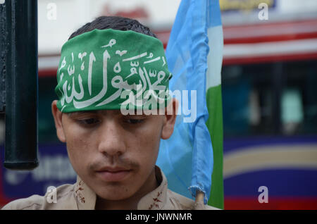 Lahore, Pakistan. 31 Luglio, 2017. Il senatore Sirajul Haq, leader del gruppo Jamaat-e-Islami Pakistan addressing (Azam-e-Ehtsab Marzo) una raccolta pubblica in Mall Road a Lahore. Credito: Rana Sajid Hussain/Pacific Press/Alamy Live News Foto Stock