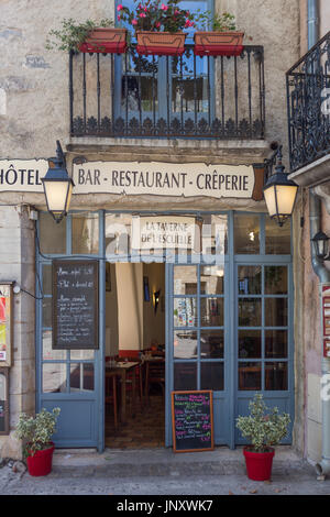 Saint-Guilhem-le-deserto, dipartimento di Herault, Occitaine, Francia - 8 Ottobre 2015: Creperia in Saint-Guilhem-le-deserto nel Languedoc in Francia. Foto Stock