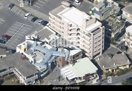 NAHA, Giappone - Foto scattata da un Kyodo News aereo mostra U.S. Marine Corps' MV-22 Osprey aerei volando sopra la città di Ginowan Prefettura di Okinawa il 6 ottobre 2012. (Kyodo)