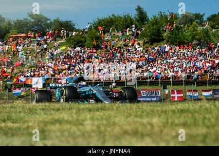 Mogyorod. Il 30 luglio, 2017. Mercedes AMG Petronas' pilota finlandese Valtteri Bottas compete durante l'Ungherese F1 Grand Prix gara a Hungaroring a Mogyorod, Ungheria il 30 luglio 2017. Credito: Jure Makovec/Xinhua/Alamy Live News Foto Stock