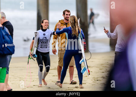 Huntington Beach, Stati Uniti d'America. 31 Luglio, 2017. Maud le auto (FRA) vince la donna prove e guadagna un posto presso le donne del 2017 FURGONI US Open di surf, un CT WSL evento, ufficialmente a partire Round 1 il Martedì, 01 Agosto, 2017. Credito: Benjamin Ginsberg/Alamy Live News Foto Stock