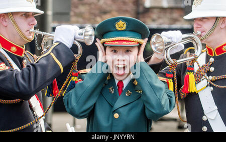 Edinburgh, Regno Unito. 31 lug 2017. Il sergente Ayami Nakama giapponese Defence Force band, sergente Nathan Crossley e Jason Morris della Royal Marine Band il Royal Edinburgh Tattoo militare rivela una serie di atti internazionali per celebrare questo anno la Splash di Tartan - Scozia di agosto la stravaganza ritorna con una linea stellare fino del mondo migliori esecutori di militari del Royal Edinburgh Tattoo militare è impostato per celebrare, svelando una linea stellare di atti a scendere sul capitale della Scozia per il 2017 mostrano oggi (lunedì, 31 luglio). Credito: IAN GEORGESON/Alamy Live News Foto Stock