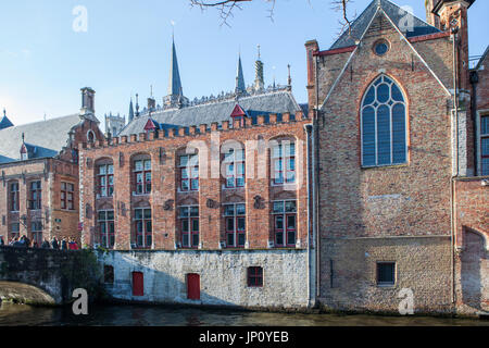 Bruges, Belgio - 31 Ottobre 2010: Groenerei canal, Bruges, un posto popolare per i turisti. Foto Stock