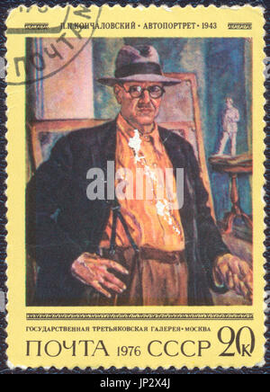 Unione Sovietica - 1976: francobollo stampato in URSS mostra il ritratto del pittore sovietico P.P. Konchalovskiy. Timbro stampato dalla Russia Post circa 1976. Foto Stock