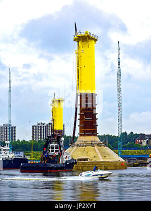 Flottante di grandi turbine eoliche fabbricato a Wallsend Nettuno cantiere Offshore Foto Stock