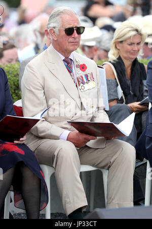 Il Principe di Galles frequentando il Welsh Servizio Nazionale del ricordo presso il Welsh National Memorial Park di Langemark vicino a Ypres, Belgio, in occasione del centenario della Passchendaele. Foto Stock