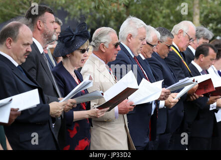 Il Principe di Galles frequentando il Welsh Servizio Nazionale del ricordo presso il Welsh National Memorial Park di Langemark vicino a Ypres, Belgio, in occasione del centenario della Passchendaele. Foto Stock